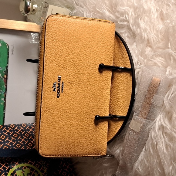 Coach NWTs Long Zip Around Wallet - Picture 4 of 16